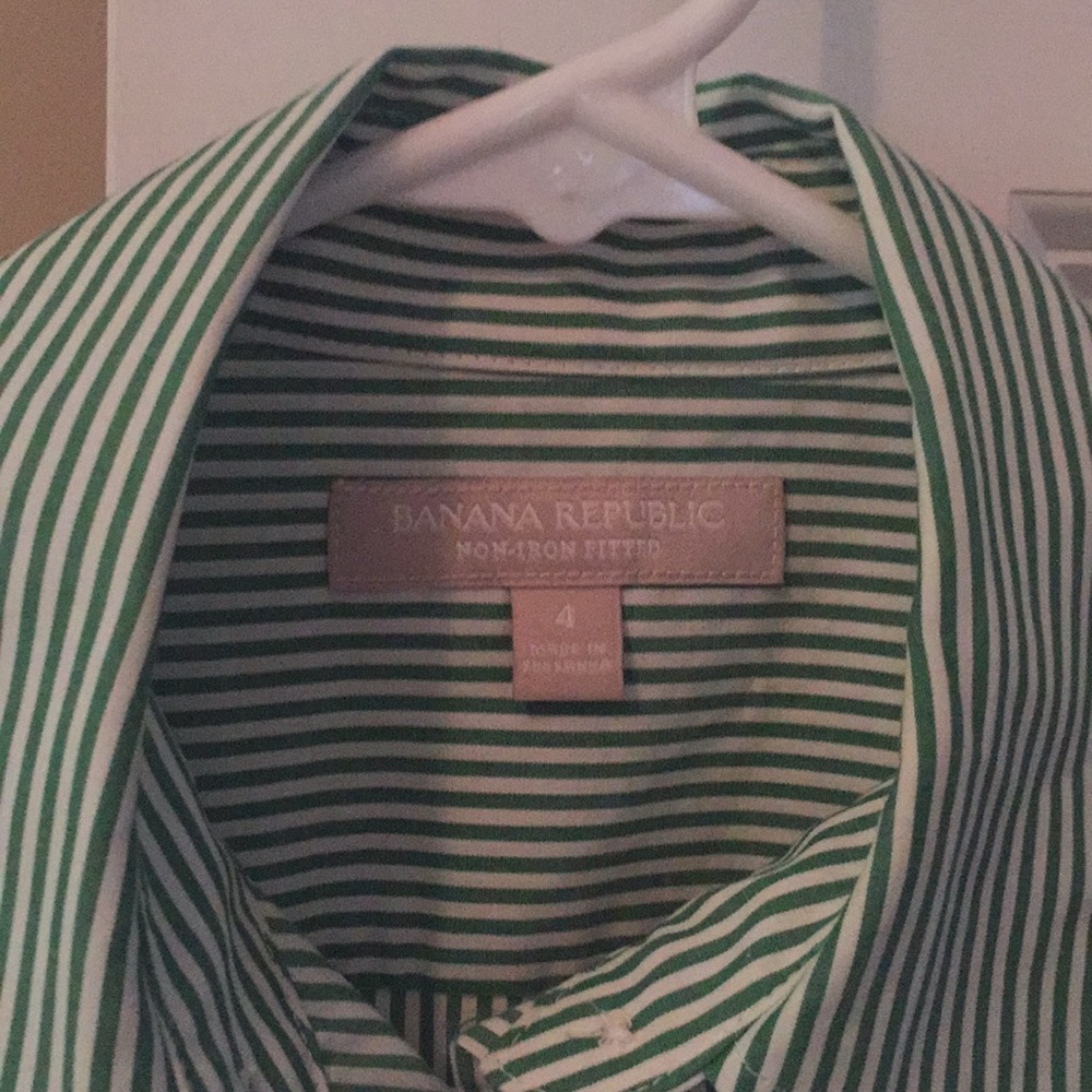 Banana Republic sleeveless button down shirt